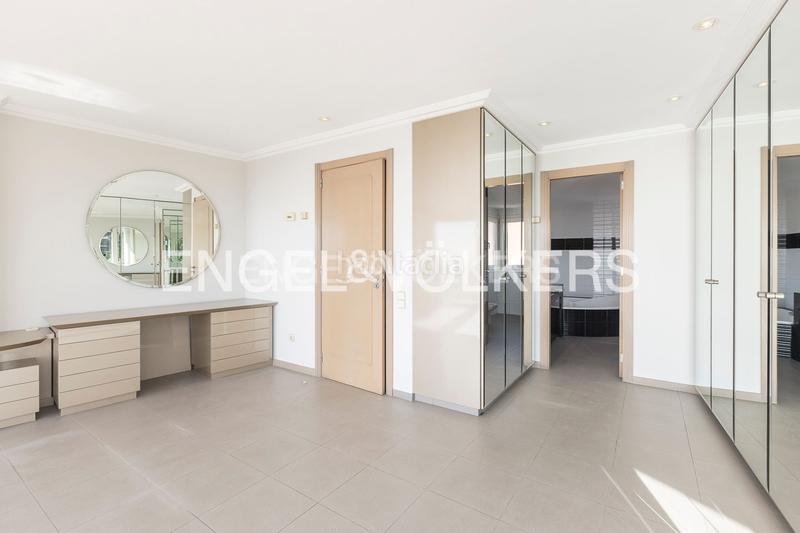 Foto 0e0ccc15-59c4-4fdb-bb2c-113f5fd62c87. Casa  de diseño y luminosidad con impresionantes vistas a la ciudad en Barcelona