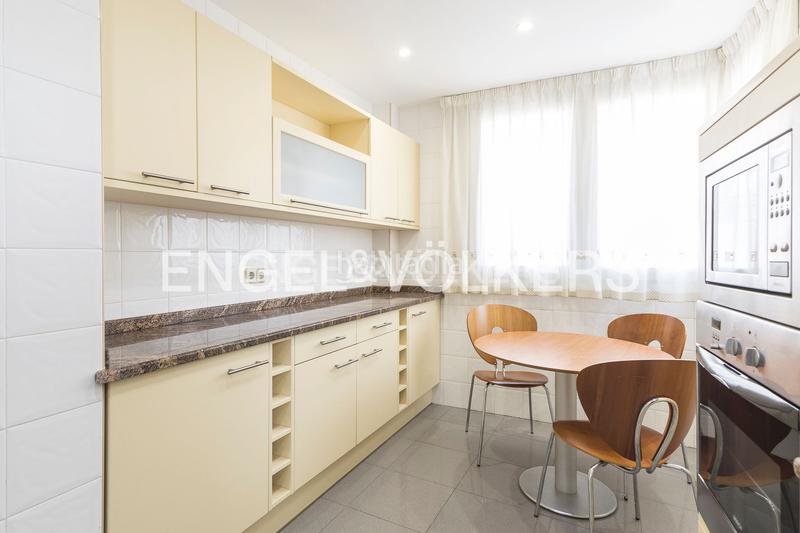 Foto 5a990250-a7d8-4487-9cfe-56cf3b8c795f. Casa  de diseño y luminosidad con impresionantes vistas a la ciudad en Barcelona