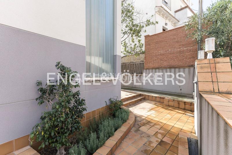 Foto 5e2f6c03-d20f-45be-b373-44311d5b5d08. Casa  de diseño y luminosidad con impresionantes vistas a la ciudad en Barcelona