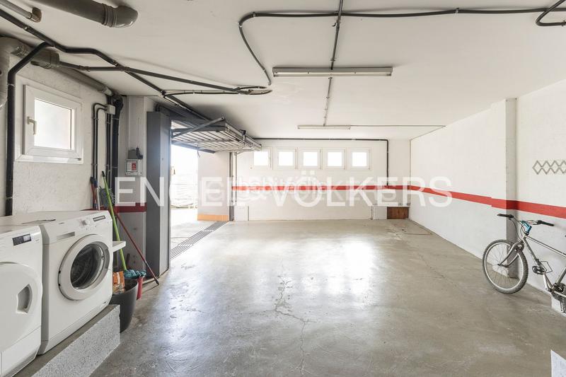 Foto 66fe6416-3e3c-4199-8096-31c592ff7ab0. Casa  de diseño y luminosidad con impresionantes vistas a la ciudad en Barcelona