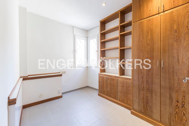 Foto 6cc935f3-5dd7-42b7-93de-553b13420541. Casa  de diseño y luminosidad con impresionantes vistas a la ciudad en Barcelona