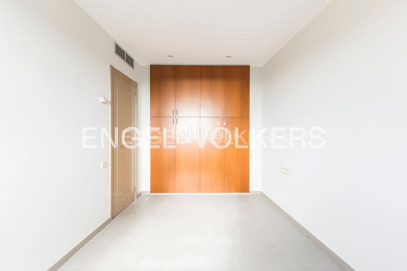 Foto 7e3d7f0b-a099-4437-9845-9ceca46f3ec1. Casa  de diseño y luminosidad con impresionantes vistas a la ciudad en Barcelona