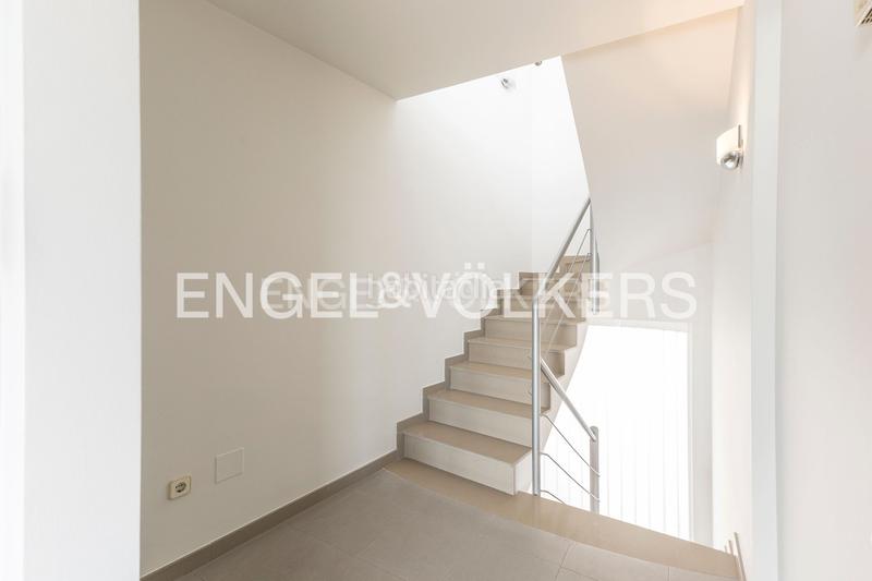 Foto 86e3200b-ab48-41f4-be0f-4a8dd82a35a7. Casa  de diseño y luminosidad con impresionantes vistas a la ciudad en Barcelona