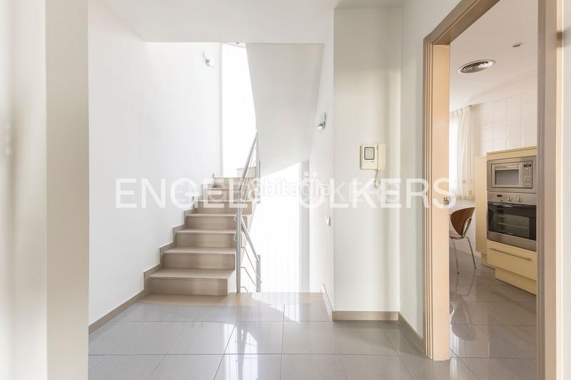 Foto 880e6d82-c2f8-4680-a6c7-8f167bb504c7. Casa  de diseño y luminosidad con impresionantes vistas a la ciudad en Barcelona