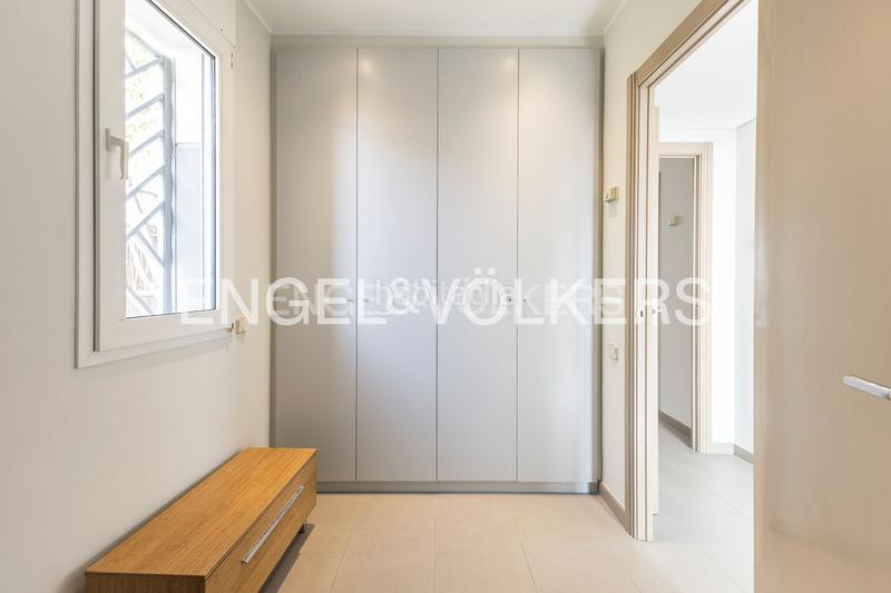 Foto cbfe3413-24a7-4f87-ae39-005723bf41f9. Casa  de diseño y luminosidad con impresionantes vistas a la ciudad en Barcelona