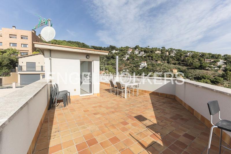 Foto d5f39087-879d-40b8-8c07-b8ab710227d5. Casa  de diseño y luminosidad con impresionantes vistas a la ciudad en Barcelona