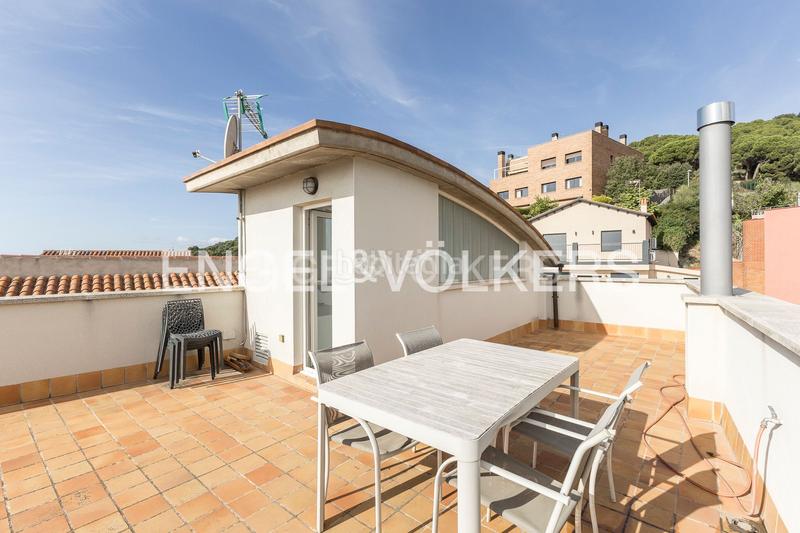 Foto d6a85ec1-ce4d-4ce0-81d2-078d2fa50751. Casa  de diseño y luminosidad con impresionantes vistas a la ciudad en Barcelona