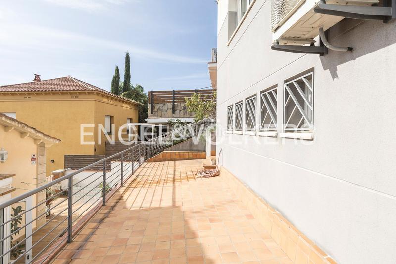 Foto db3b8526-2327-4b0c-a111-5ffec5923c2e. Casa  de diseño y luminosidad con impresionantes vistas a la ciudad en Barcelona