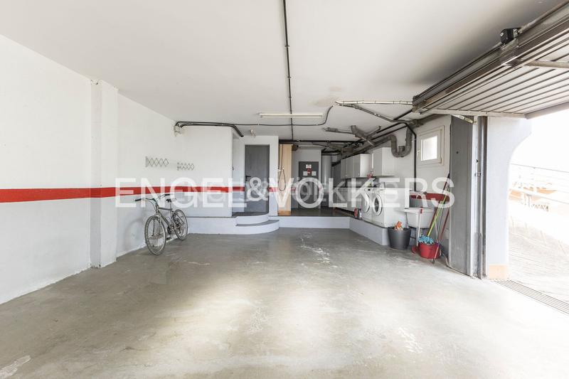 Foto e219fc4e-e9cb-4457-8237-12b1c1669daa. Casa  de diseño y luminosidad con impresionantes vistas a la ciudad en Barcelona