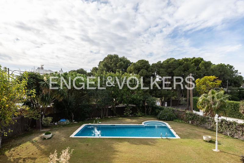 Foto ba795d7d-8745-491e-932b-59872e910c41. Affitto casa con riscaldamento parcheggio piscina in Sitges