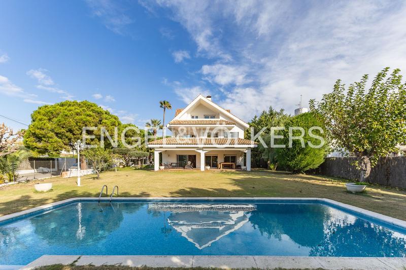 Foto e0c13390-f7ba-4414-951b-6d62c18495fa. Affitto casa con riscaldamento parcheggio piscina in Sitges