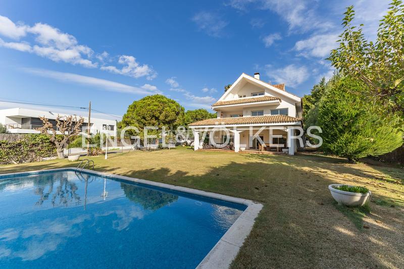 Foto 32a377bf-5ed3-41d3-b7d1-164f810991cb. Rent house with heating parking pool in Can Girona - Terramar - Vinyet Sitges