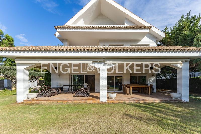 Foto f8572e27-ddbf-4f79-a283-0f5fed56edfd. Rent house with heating parking pool in Can Girona - Terramar - Vinyet Sitges