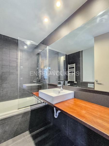 Foto 1b916669-e3b0-44b1-96af-8e9d505a27b3. Alquiler apartamento piso con terraza y piscina en zona alta en Barcelona