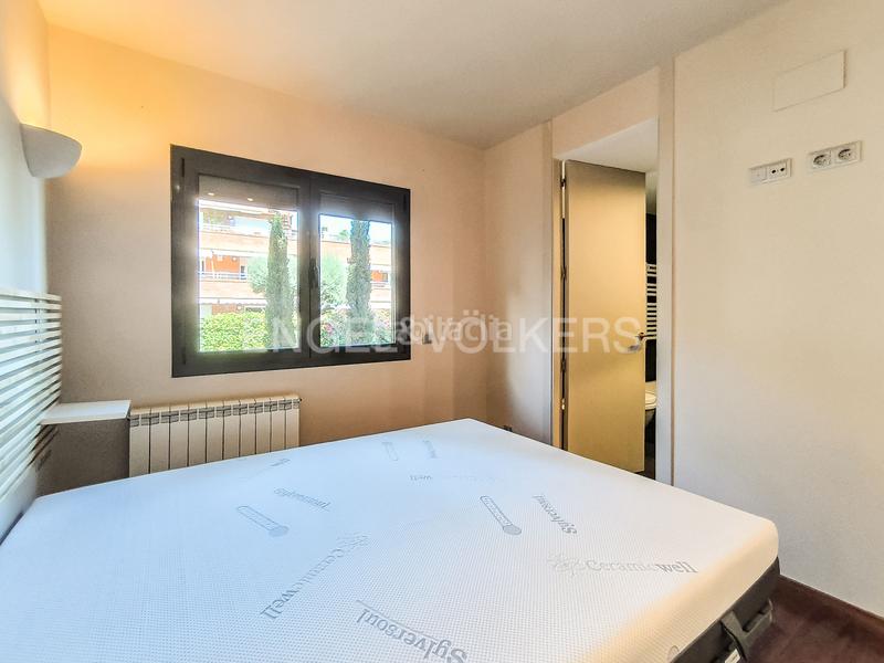 Foto 5b7b5bcf-bde2-460a-a9cc-a389c6e0a6ab. Alquiler apartamento piso con terraza y piscina en zona alta en Barcelona