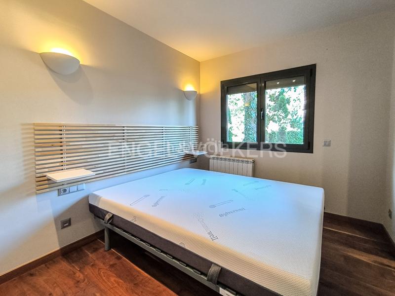 Foto 5f11ede6-d880-45c5-a9b2-755fe125947b. Alquiler apartamento piso con terraza y piscina en zona alta en Barcelona