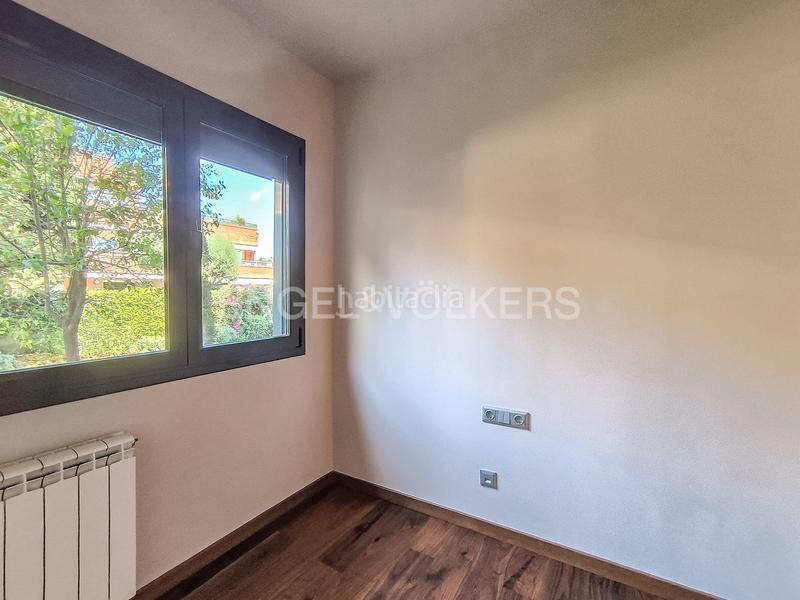 Foto 64957a41-b7fc-4094-b96c-32fc10a066f4. Alquiler apartamento piso con terraza y piscina en zona alta en Barcelona