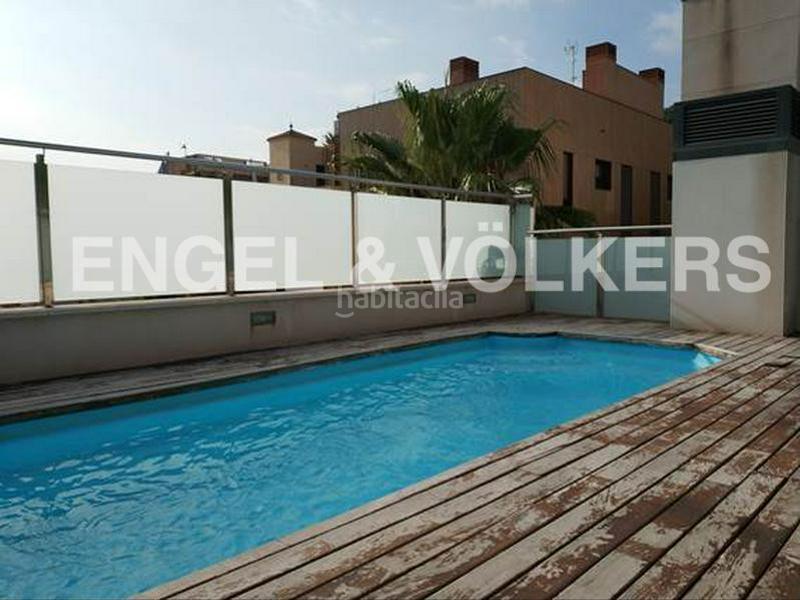Foto 65957ad4-dce9-4a5e-b03a-fcea331e8bf3. Alquiler apartamento piso con terraza y piscina en zona alta en Barcelona