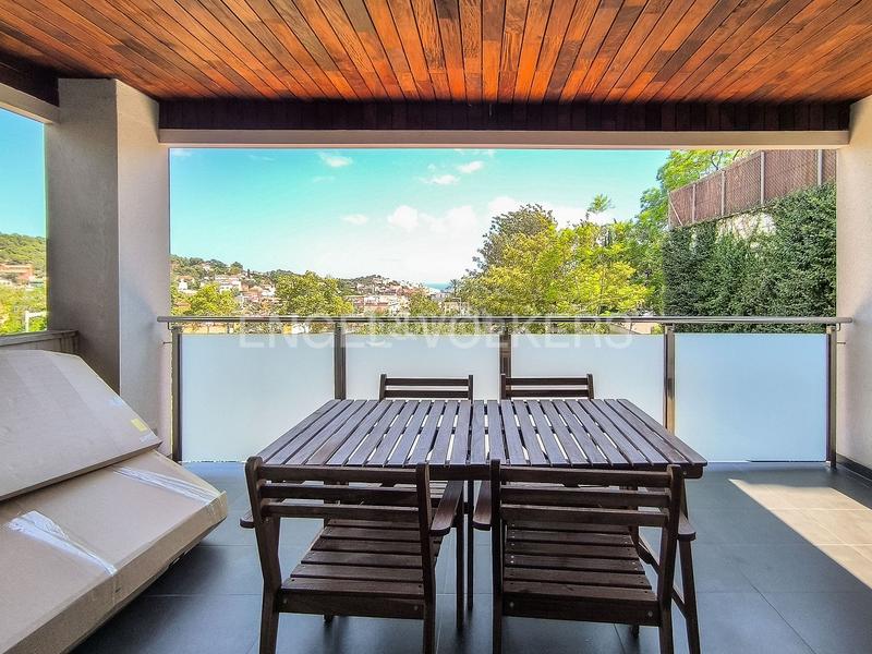 Foto 8418fac1-ab3d-497b-9f90-081f57d56cca. Alquiler apartamento piso con terraza y piscina en zona alta en Barcelona