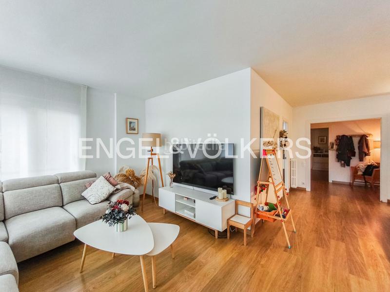Foto c9c2bbe1-8042-4eb2-8499-59e5f48be7e7. Alquiler apartamento exclusivo piso temporal en Tres Torres en Barcelona