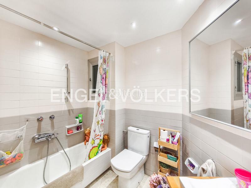 Foto 958979b2-f356-4f9e-abae-1b7de75426dc. Lloguer apartament amb calefacció aparcament a Tres Torres Barcelona