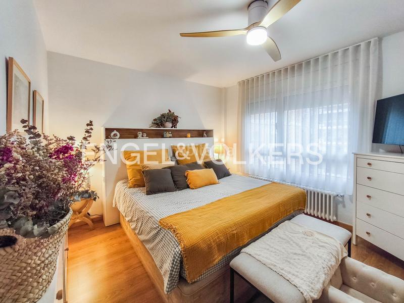 Foto f5d4e884-e2ac-4b5a-af0e-e0973f92f2dc. Lloguer apartament amb calefacció aparcament a Tres Torres Barcelona