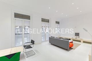 Appartement in Gòtic. Luminoso piso todo exterior en calle santa anna