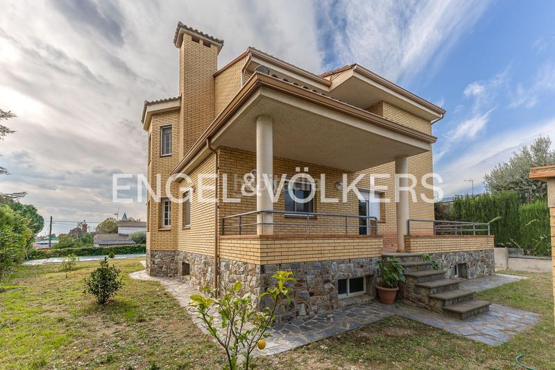 Foto 335c8f49-b712-4f43-94e3-3ac045de649c. Maison avec chauffage parking piscine dans Can Font-Ca n'Avellaneda Castellar del Vallès