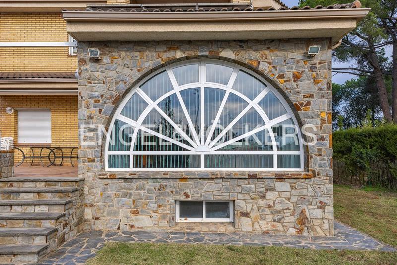 Foto 57b5006e-aa66-4143-aadf-1637accaa6be. Maison avec chauffage parking piscine dans Can Font-Ca n'Avellaneda Castellar del Vallès