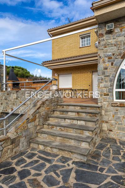 Foto 62de0859-e3b7-4366-9e93-547042a9d363. Maison avec chauffage parking piscine dans Can Font-Ca n'Avellaneda Castellar del Vallès