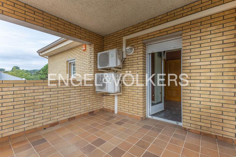 Foto 90dda734-0264-4ed7-9ecd-7f0d65d2350d. Maison avec chauffage parking piscine dans Can Font-Ca n'Avellaneda Castellar del Vallès