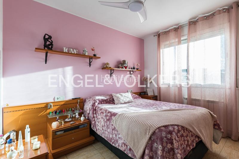 Foto 0a686e9a-69a3-4171-a918-563104498855. Casa descubra encanto espaciosa casa con terraza y vistas, a solo minutos de barcelona en Rubí