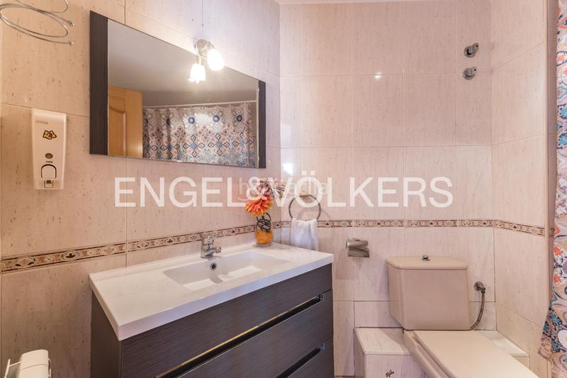 Foto 0b23e876-367b-4fef-9707-bbbc4a678e7c. Casa descubra encanto espaciosa casa con terraza y vistas, a solo minutos de barcelona en Rubí