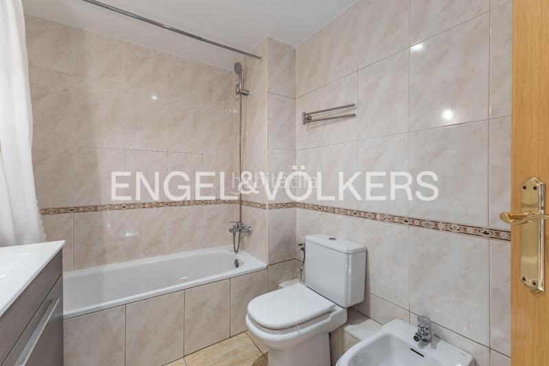 Foto 2d718689-9edb-45f8-ac56-a0602204dee4. Casa descubra encanto espaciosa casa con terraza y vistas, a solo minutos de barcelona en Rubí