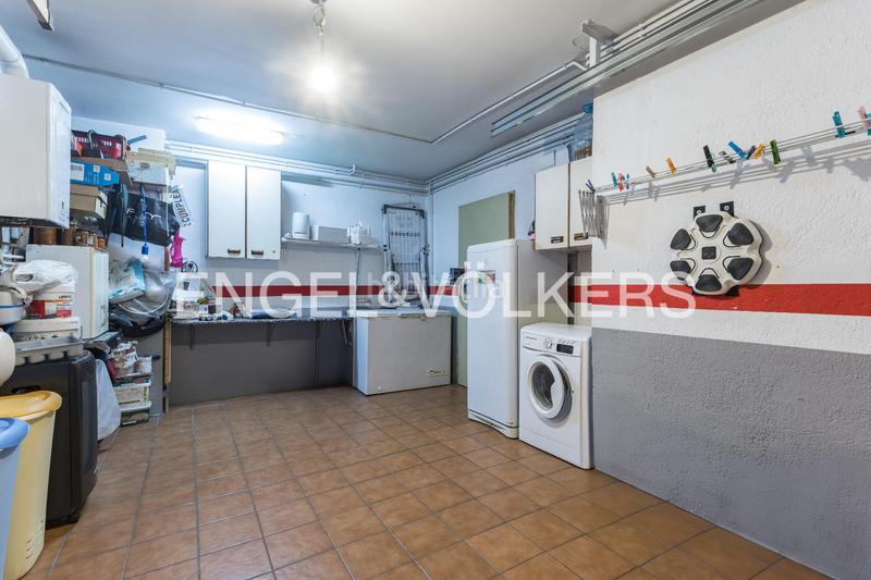 Foto 60378306-f492-4ed1-8bd8-4b7edebe7038. Casa descubra encanto espaciosa casa con terraza y vistas, a solo minutos de barcelona en Rubí