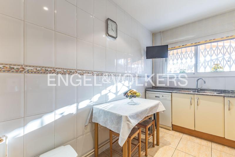 Foto 6ab5fe4f-20c5-4827-bd27-0c1a222bdaf3. Casa descubra encanto espaciosa casa con terraza y vistas, a solo minutos de barcelona en Rubí