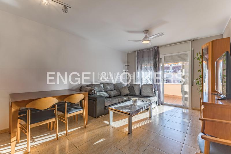 Foto 8a6807df-3c14-49fe-91f0-4b9cffc9fca2. Casa descubra encanto espaciosa casa con terraza y vistas, a solo minutos de barcelona en Rubí