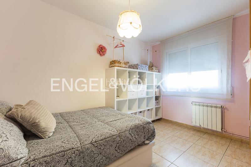 Foto 90f3f40a-e79e-4c99-a1fe-3f156fa071a8. Casa descubra encanto espaciosa casa con terraza y vistas, a solo minutos de barcelona en Rubí