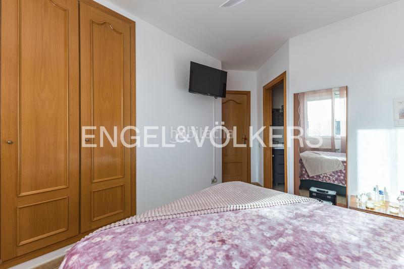 Foto 9e16c1c6-6586-494b-9b86-b3ab0134baef. Casa descubra encanto espaciosa casa con terraza y vistas, a solo minutos de barcelona en Rubí