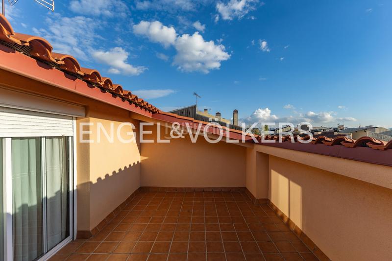 Foto d2a8956a-f44d-4010-a0e5-412136d82a19. Casa descubra encanto espaciosa casa con terraza y vistas, a solo minutos de barcelona en Rubí
