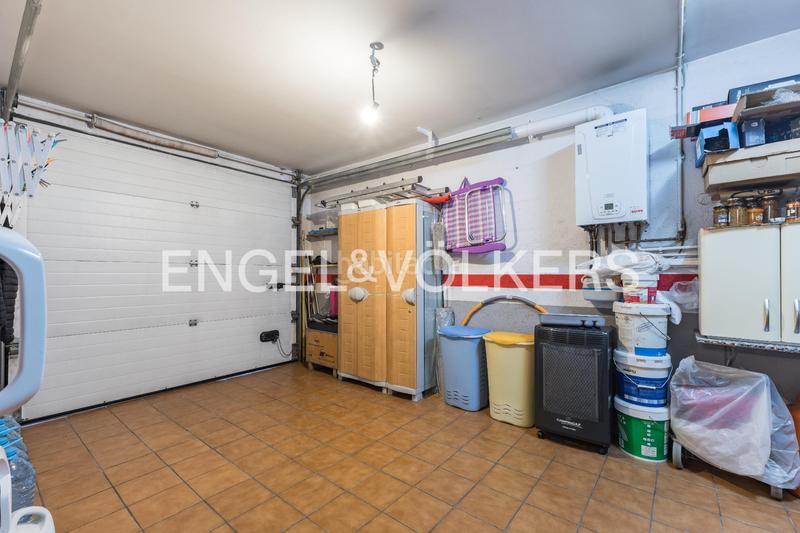 Foto f231d73d-f849-46d6-bf9d-c71c7d93e0c4. Casa descubra encanto espaciosa casa con terraza y vistas, a solo minutos de barcelona en Rubí