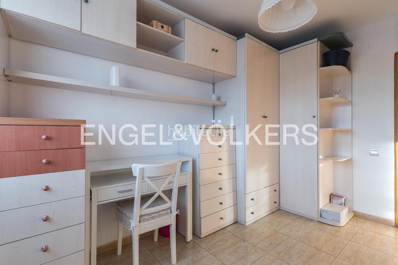 Foto f3882bbc-8ef0-4c6d-865b-3e69f2ea4ba6. Casa descubra encanto espaciosa casa con terraza y vistas, a solo minutos de barcelona en Rubí