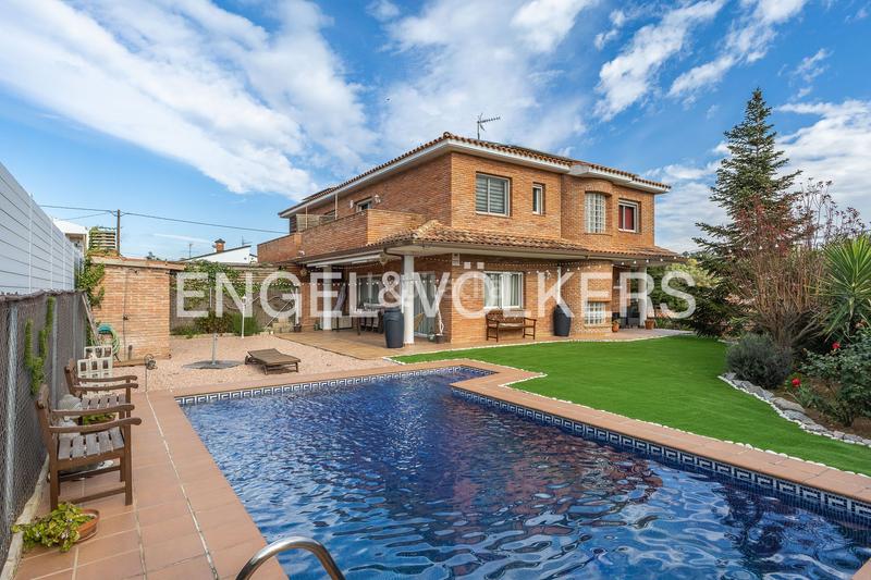 Foto 2da469f2-0ff3-4b48-8a23-e7fc1cb654c9. Maison avec chauffage parking piscine dans Les Fonts Sant Quirze del Vallès