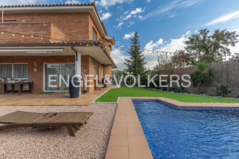 Foto 5c5e8dae-77d9-4ac3-8f47-ba08c8f006b1. Maison avec chauffage parking piscine dans Les Fonts Sant Quirze del Vallès