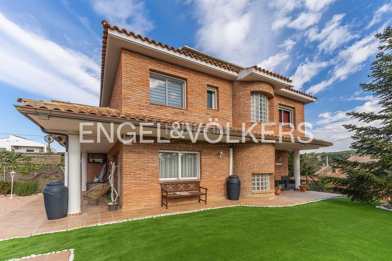 Foto 7e5b3a80-3706-425f-a407-e693481af162. Maison avec chauffage parking piscine dans Les Fonts Sant Quirze del Vallès