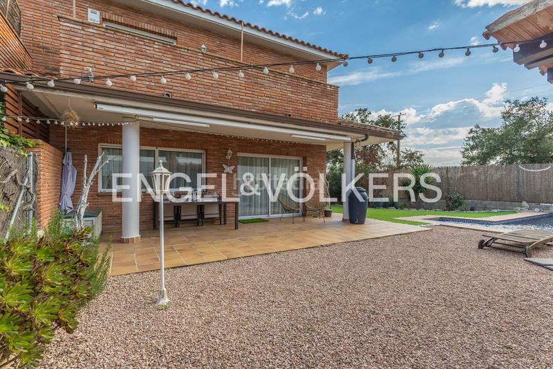 Foto d77f18d7-4f29-4747-9f0d-008f2bee5097. Maison avec chauffage parking piscine dans Les Fonts Sant Quirze del Vallès