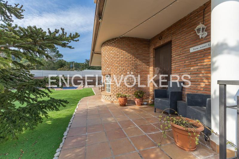 Foto d9cb956a-5541-4093-afd1-29f6eca0f2f5. Maison avec chauffage parking piscine dans Les Fonts Sant Quirze del Vallès