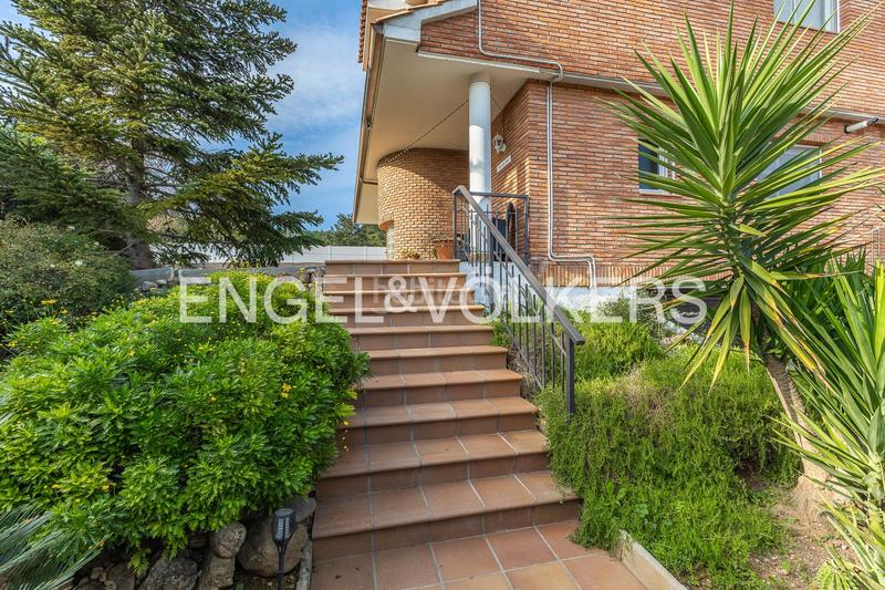 Foto f3db438e-1883-4a32-9cf0-b6d106ac6862. Maison avec chauffage parking piscine dans Les Fonts Sant Quirze del Vallès