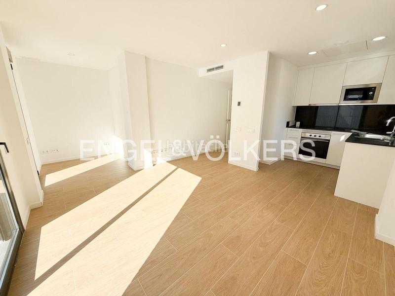 Foto 1417dcb8-de15-477a-ac06-f51e9a200803. Rent apartment with heating in La Font d´en Fargues Barcelona