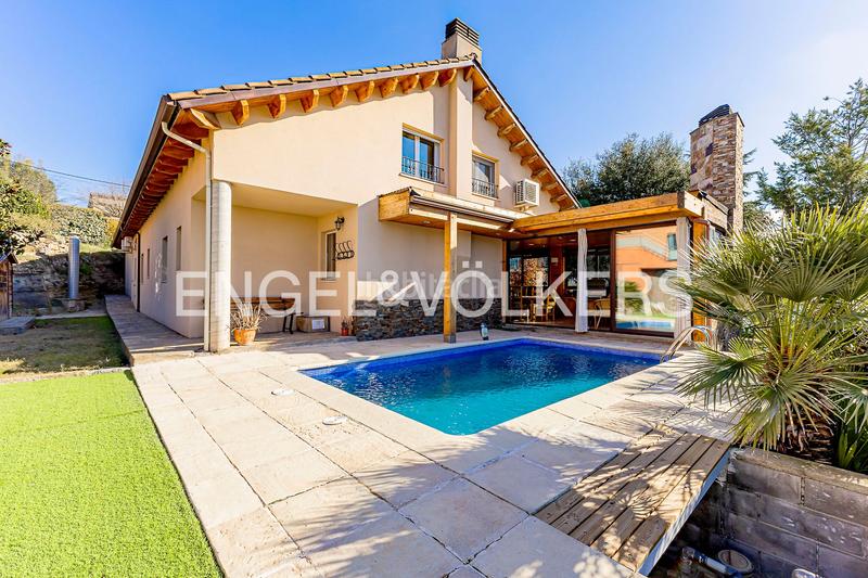 Foto 1b3ad2e2-acd1-4938-82e5-863a725703bf. Casa amb calefacció aparcament piscina a Sant Fruitós de Bages